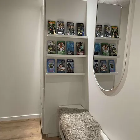 Naturperle Midt I Skoven, Ved So Og Eng