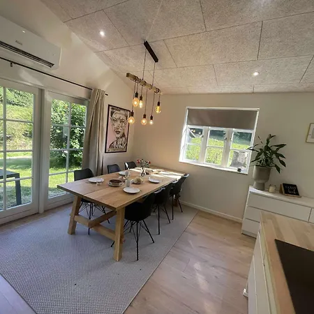 Naturperle Midt I Skoven, Ved So Og Eng וייל