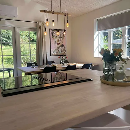 Naturperle Midt I Skoven, Ved So Og Eng Vejle