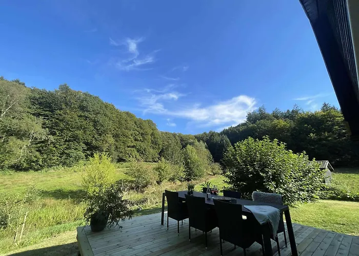 Naturperle Midt I Skoven, Ved So Og Eng