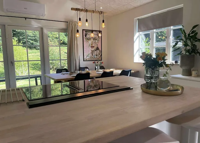 Naturperle Midt I Skoven, Ved So Og Eng Vejle